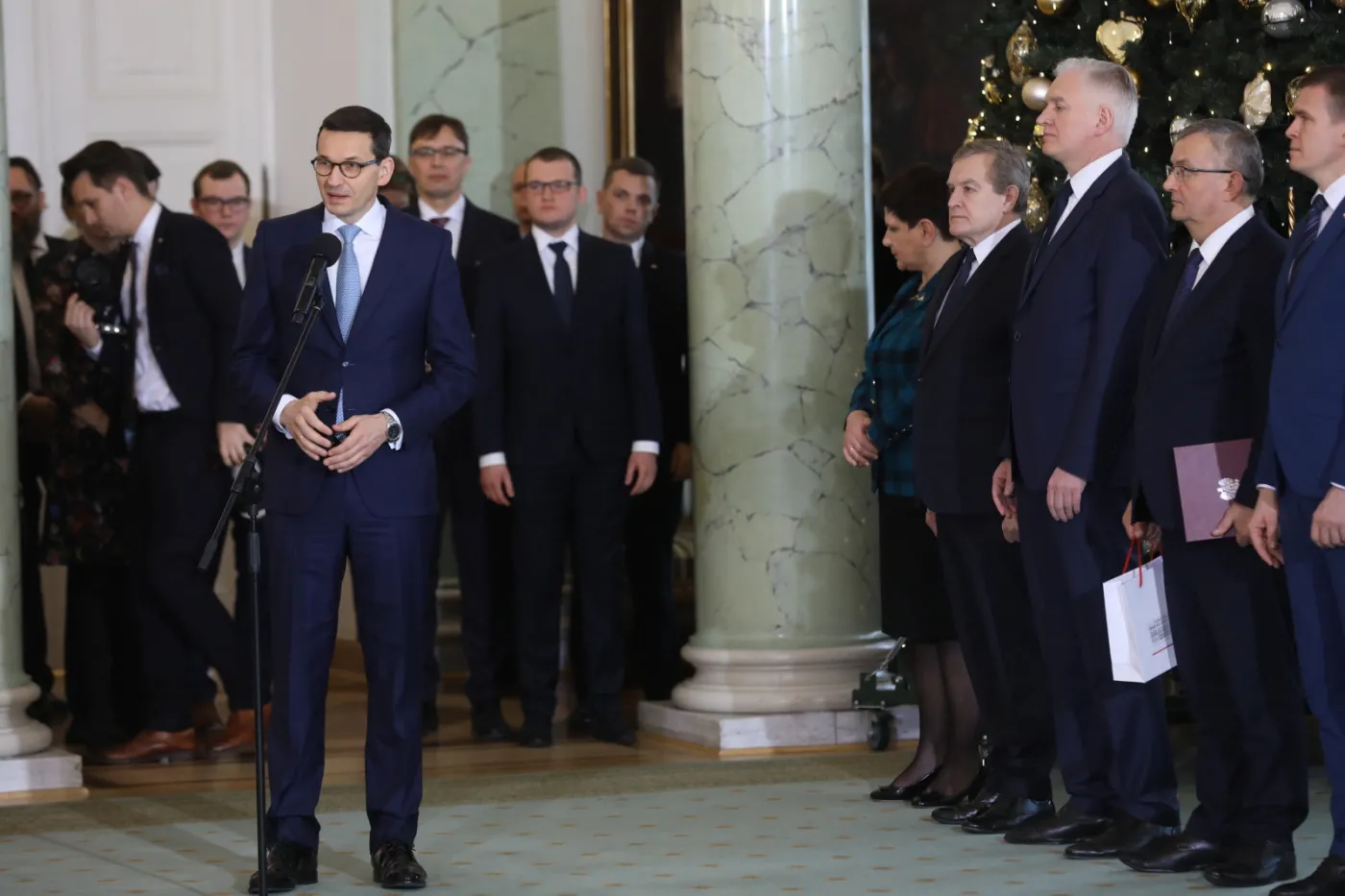 Premier Mateusz Morawiecki  przemawia po wręczeniu nominacji nowym członkom rządu.