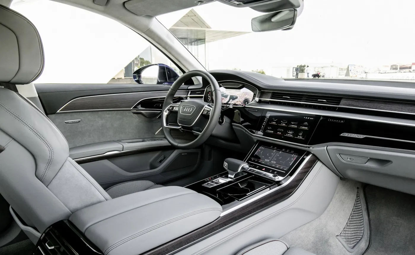 10502180-audi-a8.jpg
