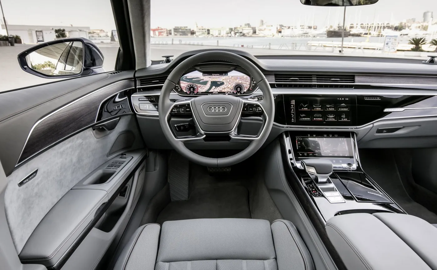 10502212-audi-a8.jpg