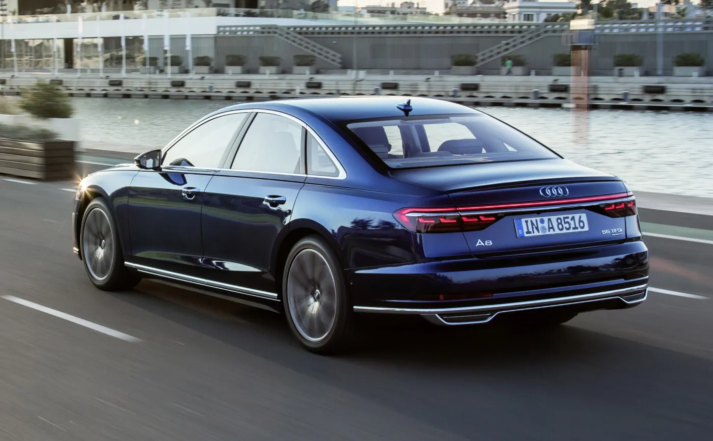 10502244-audi-a8.jpg