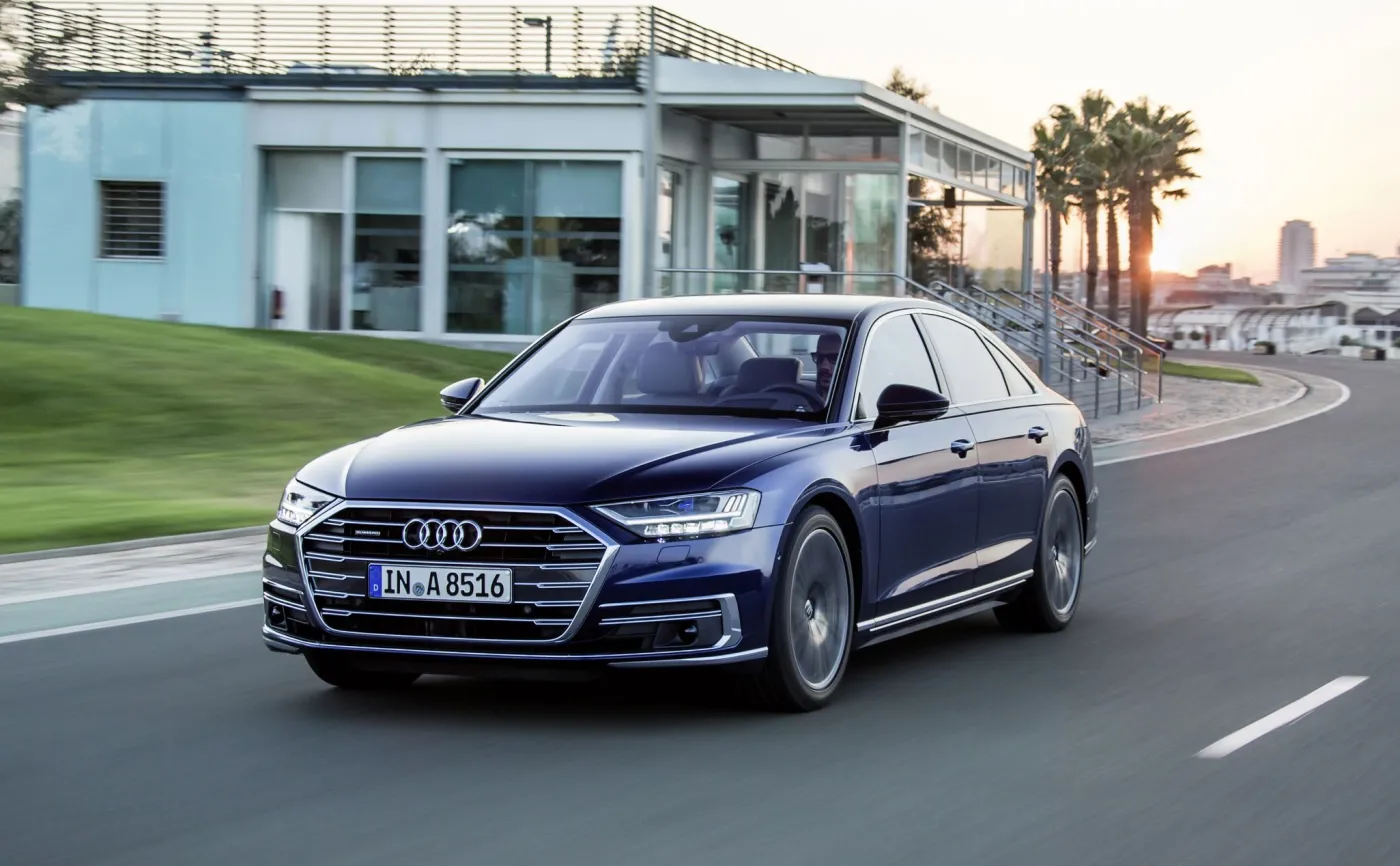 10502276-audi-a8.jpg