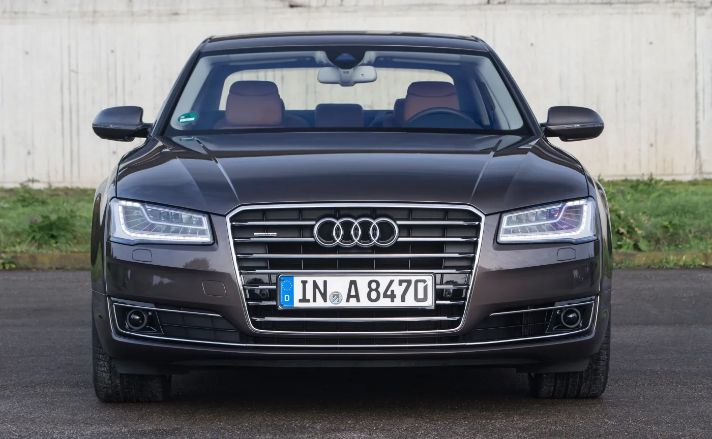 8838970-audi-a8.jpg