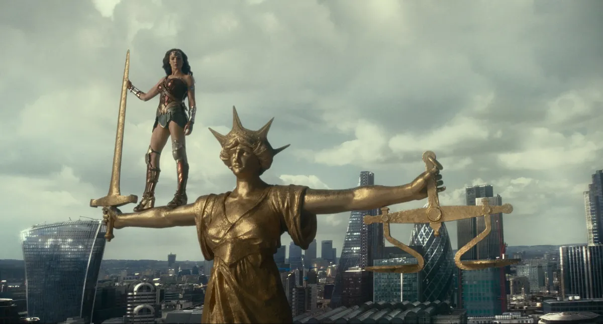 10557441-gal-gadot-w-filmie-liga-sprawiedliwosci.jpg
