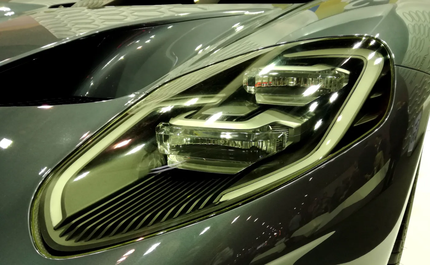 Dwóch tajemniczych Polaków kupiło sobie po bestii Forda. Jedna sztuka za ponad 2,3 mln zł [Mamy ZDJĘCIA]