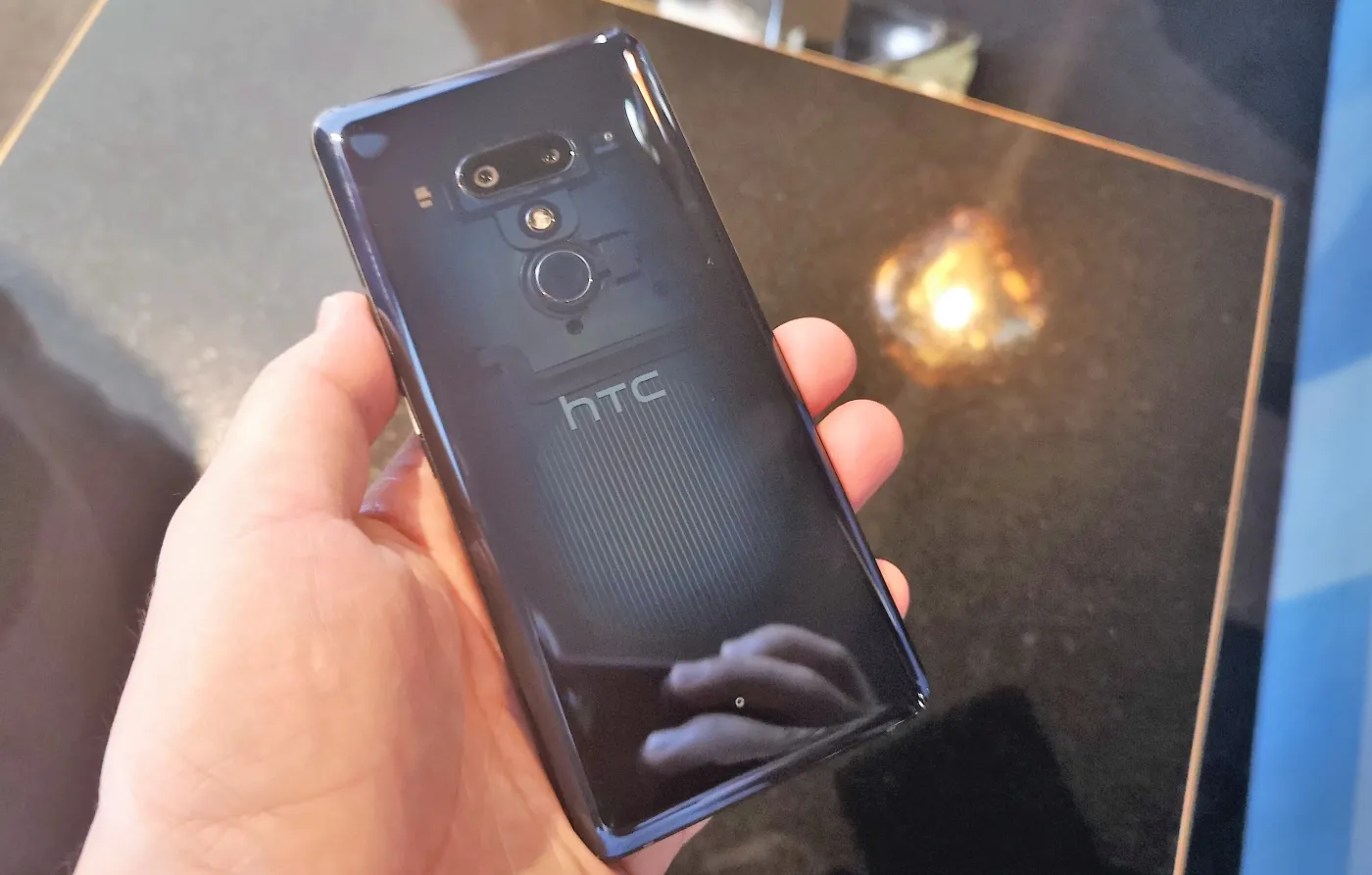10982445-htc-u12.jpg