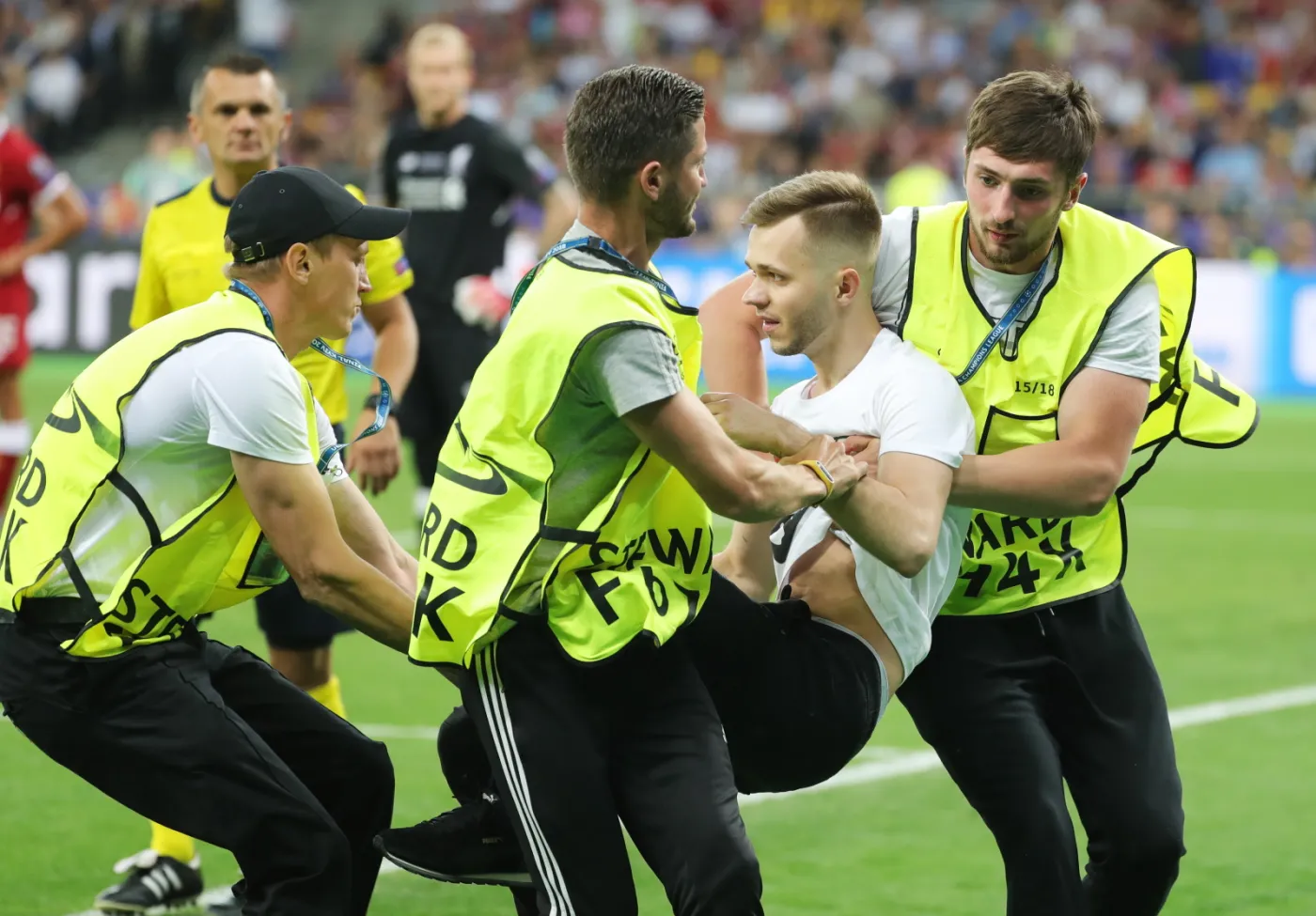 10992374-wielki-skandal-w-finale-ligi-mistrzow.jpg