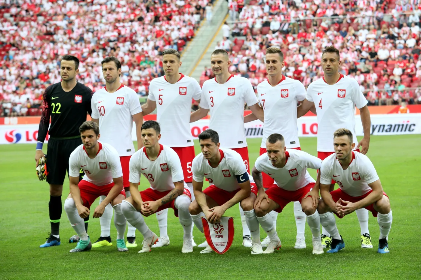 11029605-z-przodu-od-lewej-bartosz-bereszynski.jpg