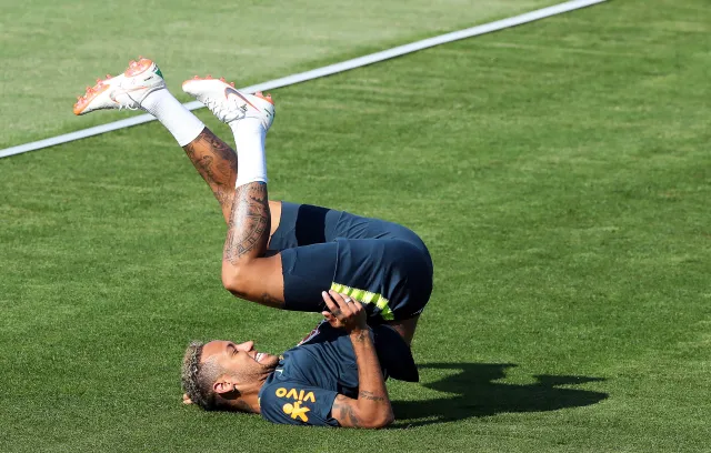 Bar w Rio de Janeiro funduje drinki po... każdym upadku Neymara