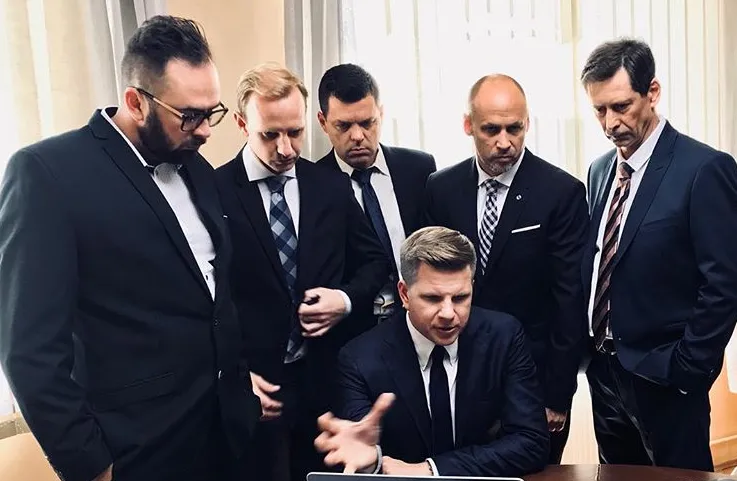 Filip Chajzer jako szef ABW w filmie Patryka Vegi