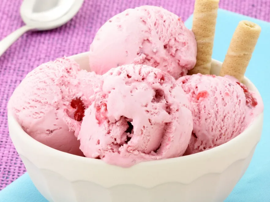 Lody chałwowo-truskawkowe z żurawiną 