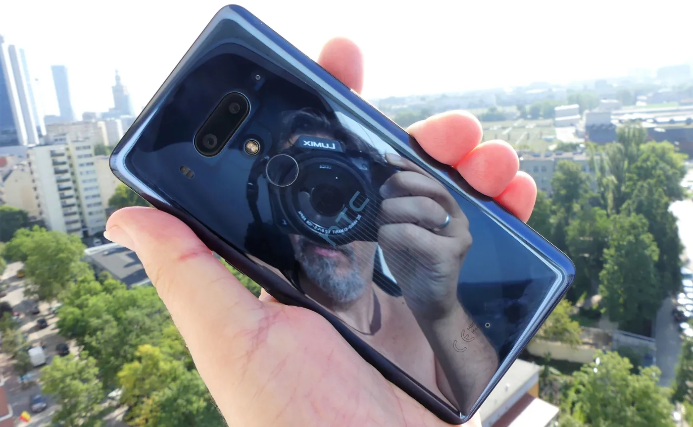 11223772-htc-u12.jpg