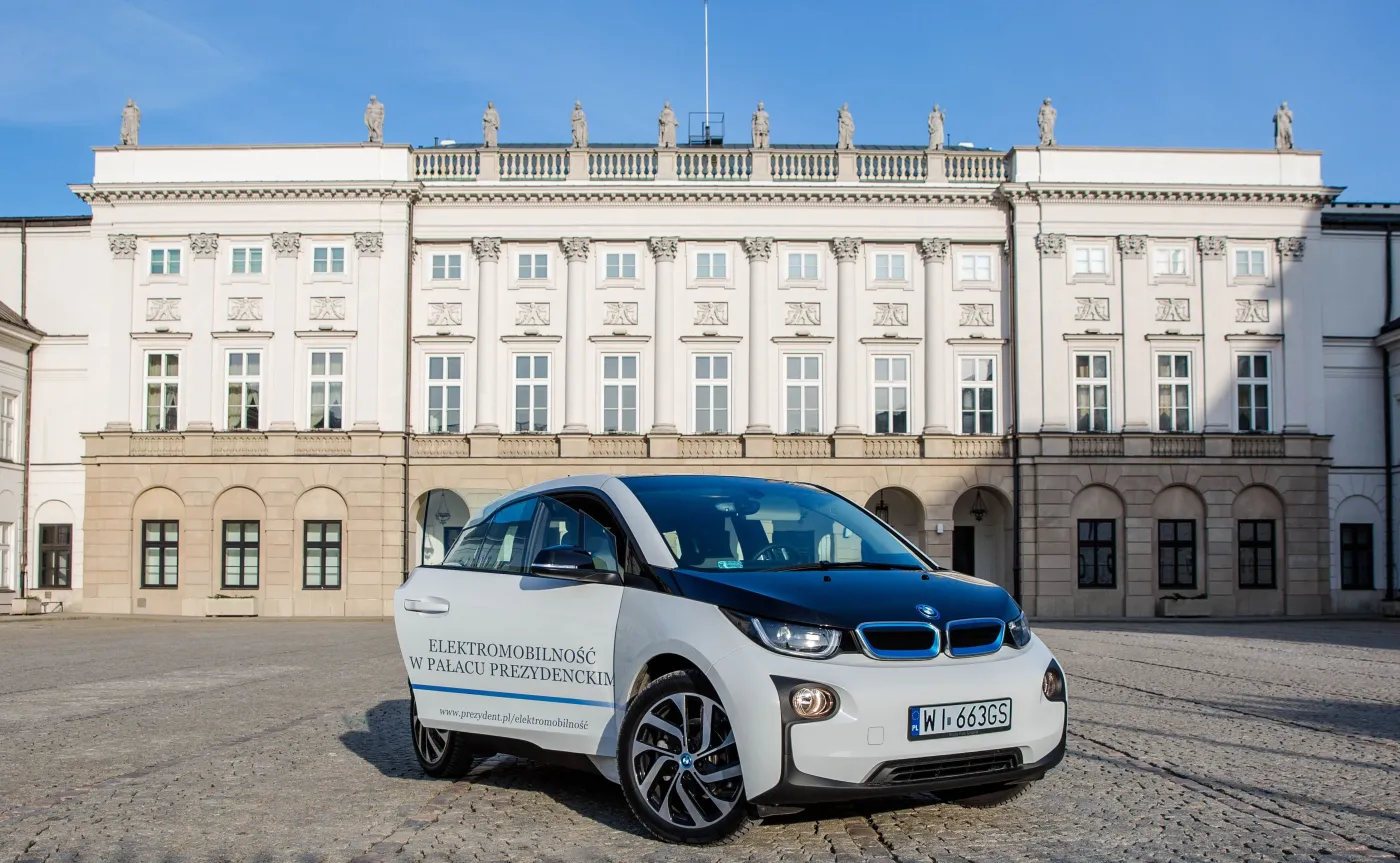 10841550-bmw-i3.jpg