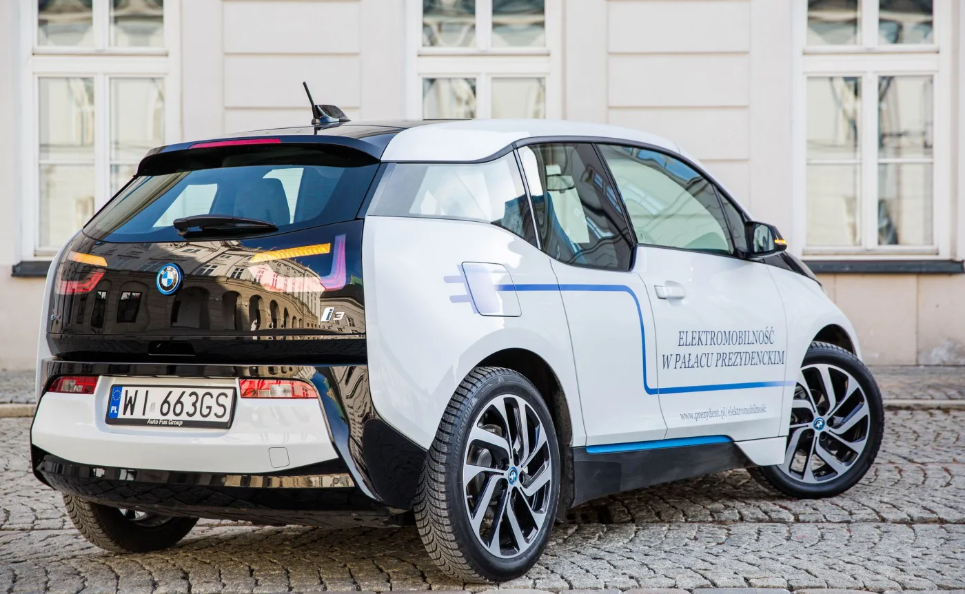 10841643-bmw-i3.jpg
