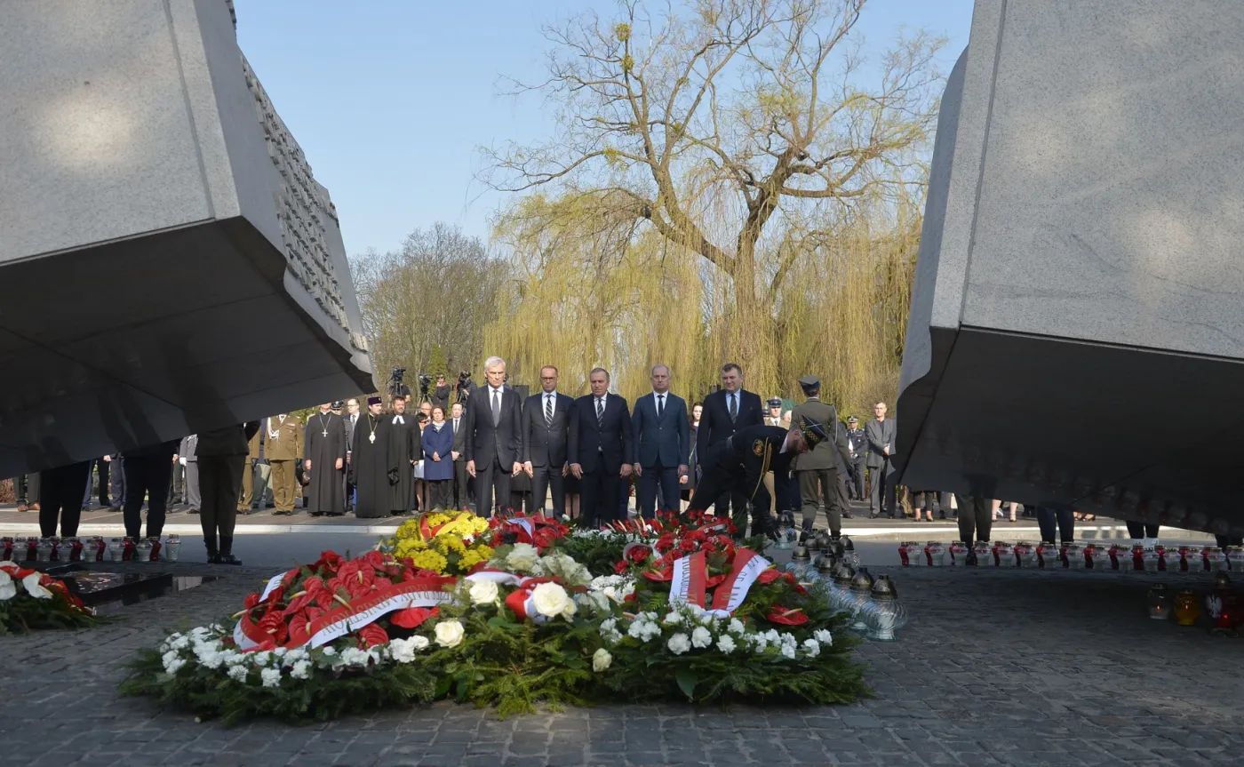 Obchody rocznicy katastrofy smoleńskiej na Powązkach Wojskowych