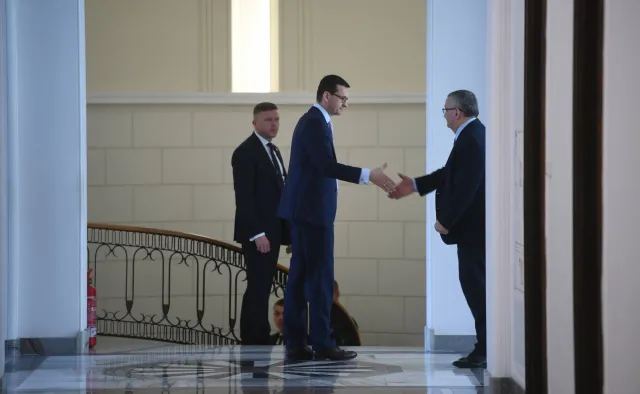 Jaka powinna być pensja ministrów? "Skoro Polska jest na dorobku, dorobkiewiczami powinni być wszyscy"