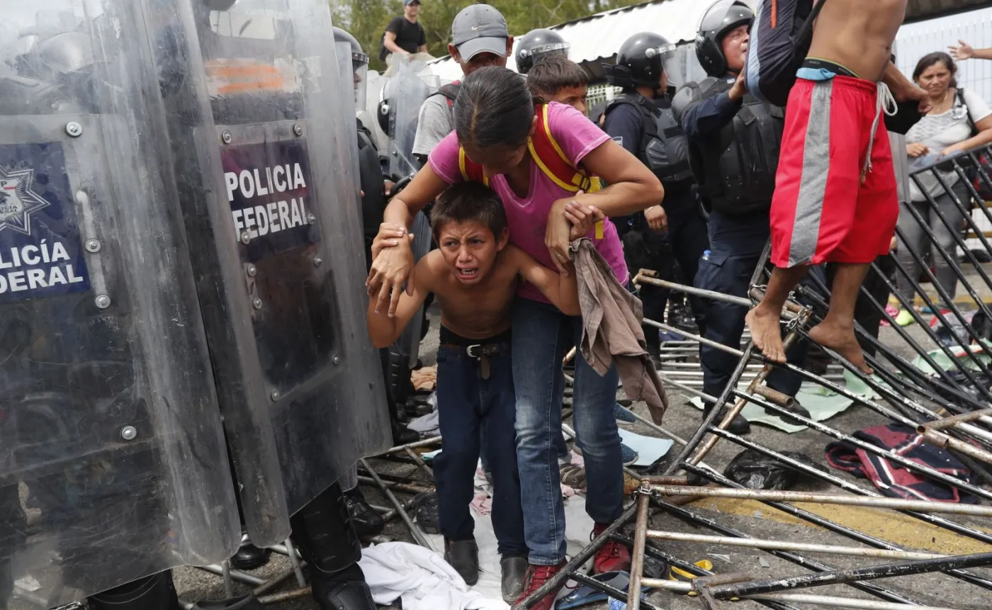 Migranci na granicy między Gwatemalą a Meksykiem