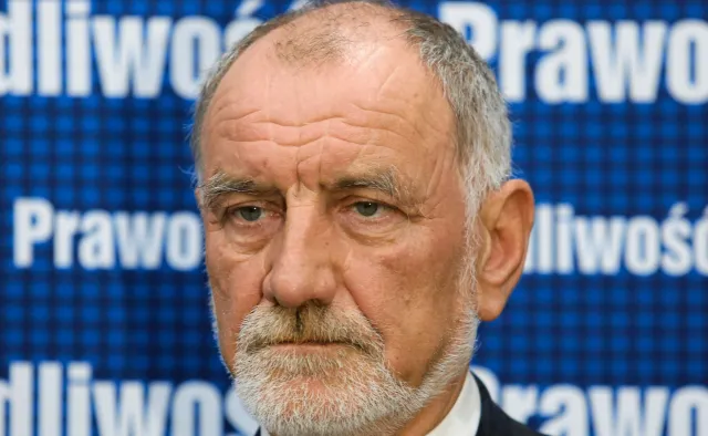 Ojciec prezydenta Dudy ujawnił swoje zarobki. Na konto wpadło mu dużo więcej niż synowi