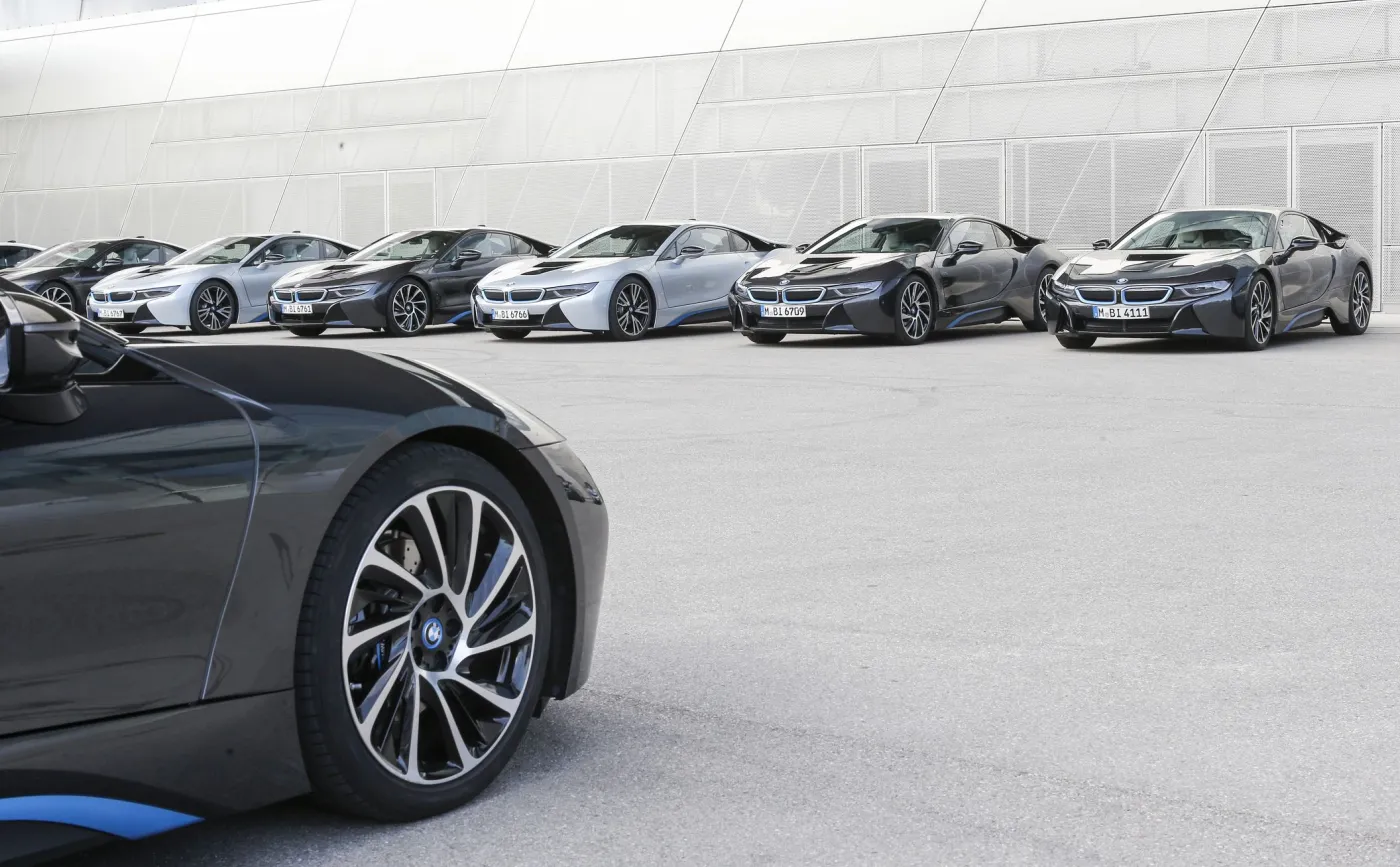 9108572-bmw-i8.jpg
