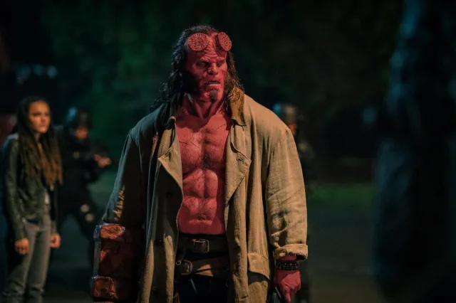 "Hellboy" w kinach już w piątek. Co tym razem pokaże bohater o piekielnych korzeniach? [ZWIASTUN PL]