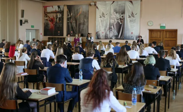 Matury 2019. Zakończył się egzamin z języka polskiego. Fałszywe alarmy bombowe w szkołach
