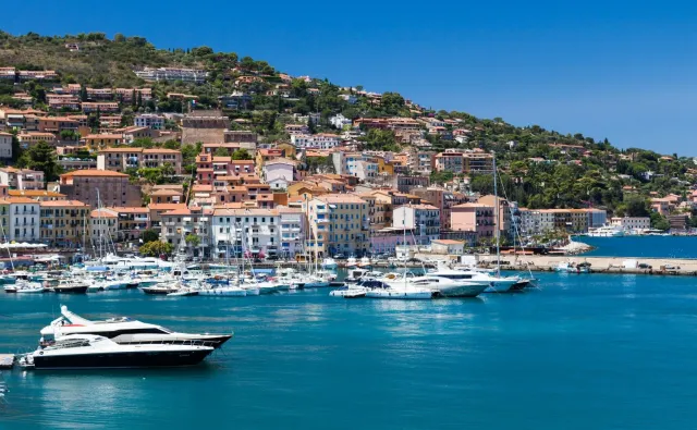 Turysta ukarany grzywną 250 euro. Chodził z nagim torsem po włoskim Agropoli