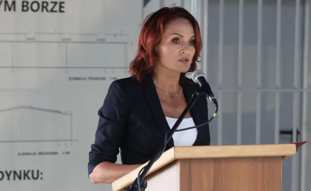 Internauci wytykają posłance Krynickiej wpadki podczas przemówienia. "Nie myślałam, że aż taka może być nienawiść do człowieka"