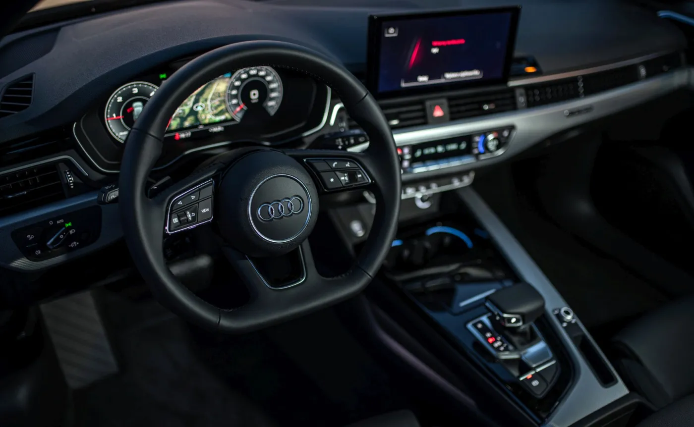 12631067-audi-a4.jpg