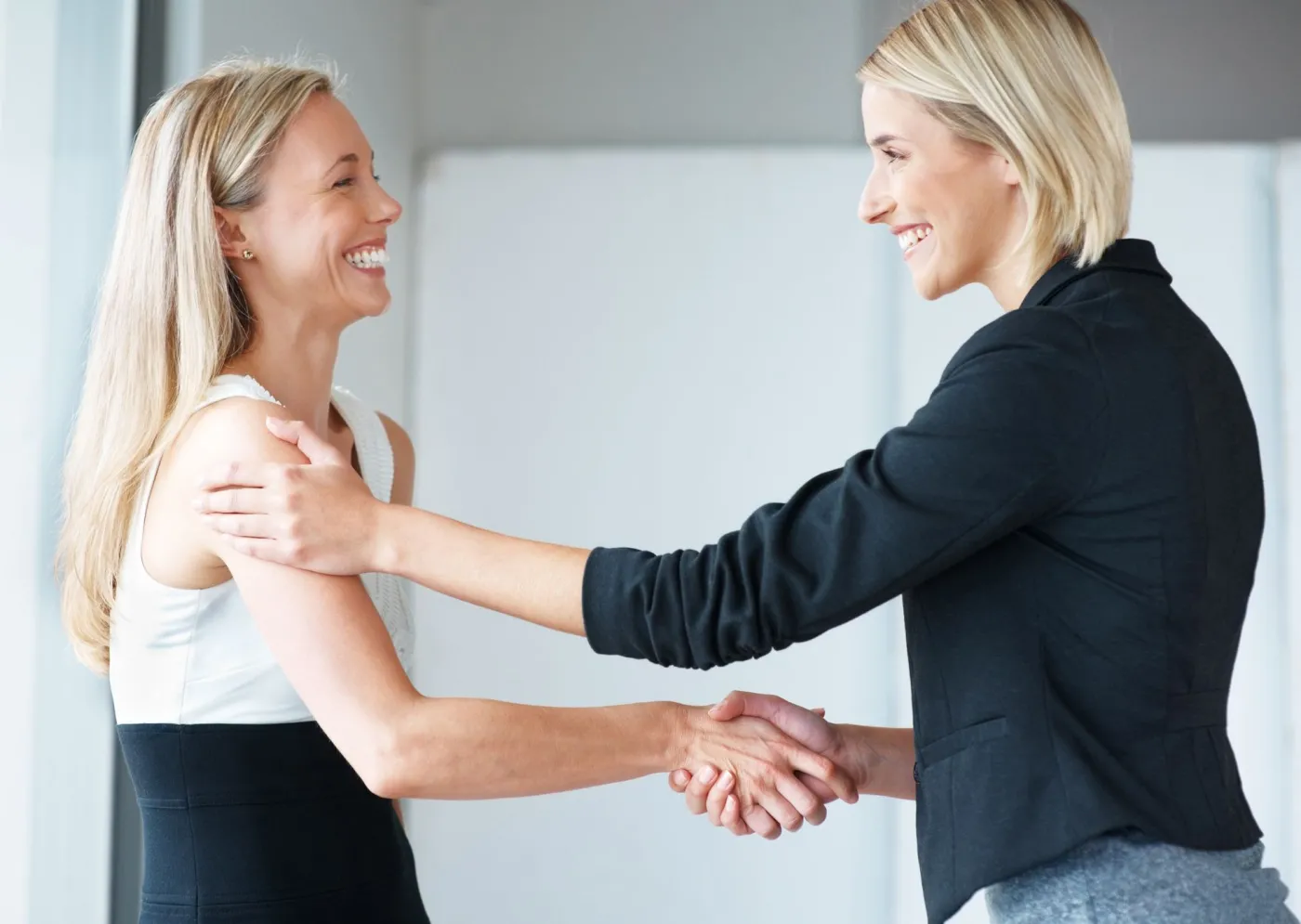 Głód dotyku ma fatalne skutki i coraz bardziej daje się nam we znaki. Nie skazuj się niego!