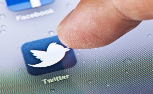 Resort cyfryzacji porozumiał się z Facebookiem w sprawie fake newsów. Teraz pora na Twittera