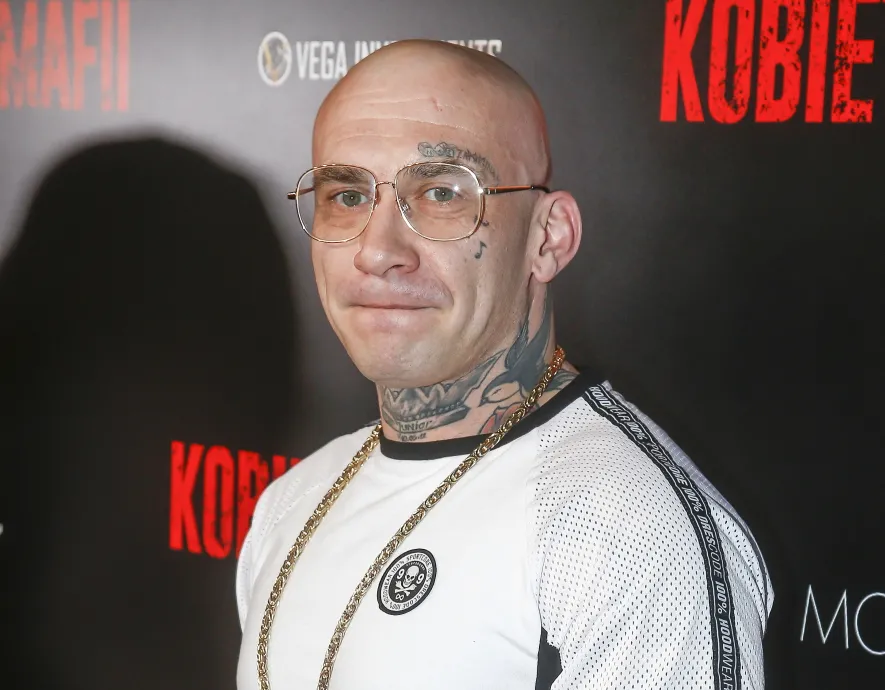 Maseczka od rapera Soboty z napisem "J**ać kapusiów" hitem sprzedaży