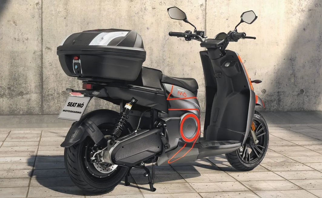seat-mo-28078420.jpg
