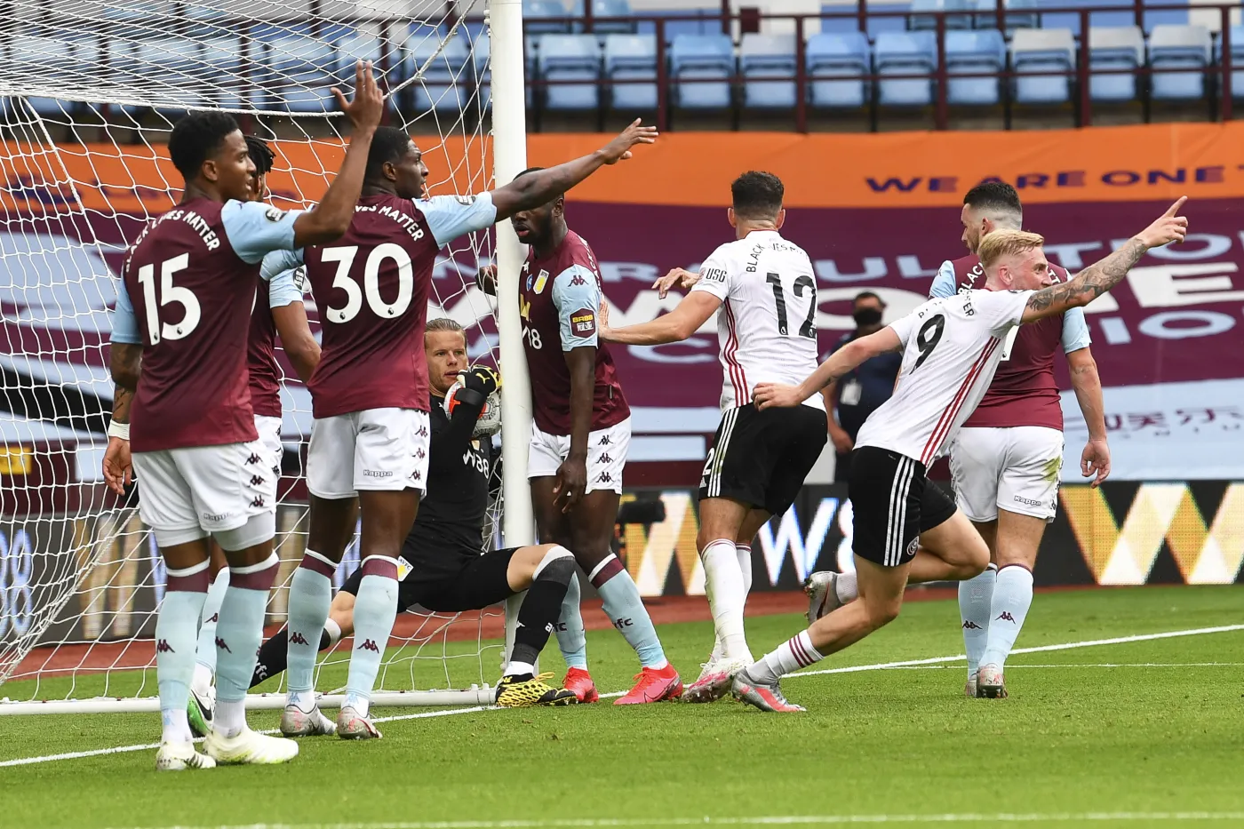 Skandal w Premier League. Technologiczna wpadka "okradła" Sheffield United z gola