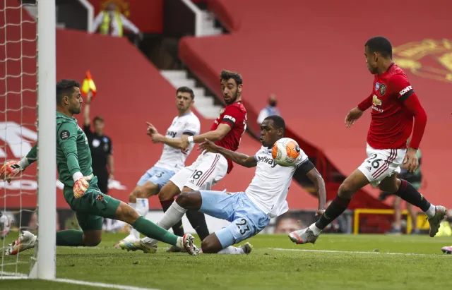 Łukasz Fabiański pozostaje wraz z West Ham w Premiere League