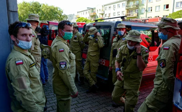 Samolot z polskimi strażakami i medykami wylądował w Bejrucie