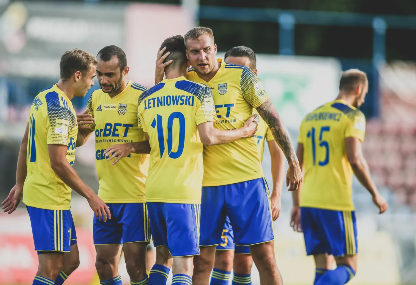 1. liga piłkarska: Efektowny start spadkowiczów. Osiem goli Arki i ŁKS
