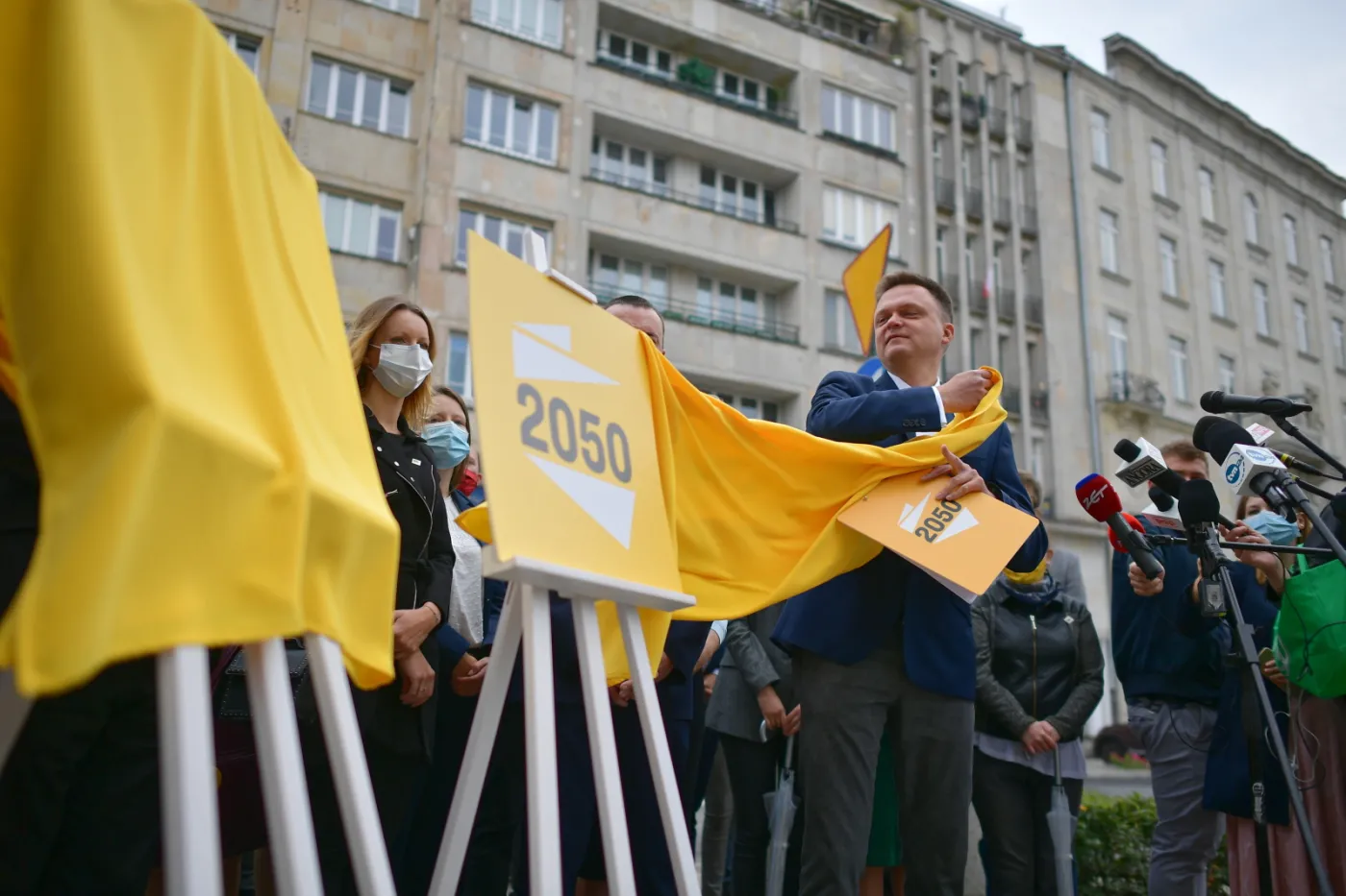 Hołownia zapowiada inicjatywy stowarzyszenia i prezentuje jego logo