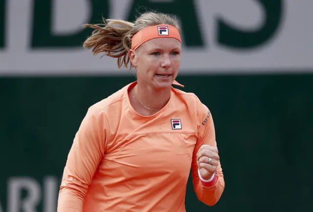 Wyczerpana Bertens opuściła kort po meczu na wózku inwalidzkim. Ale wygrała