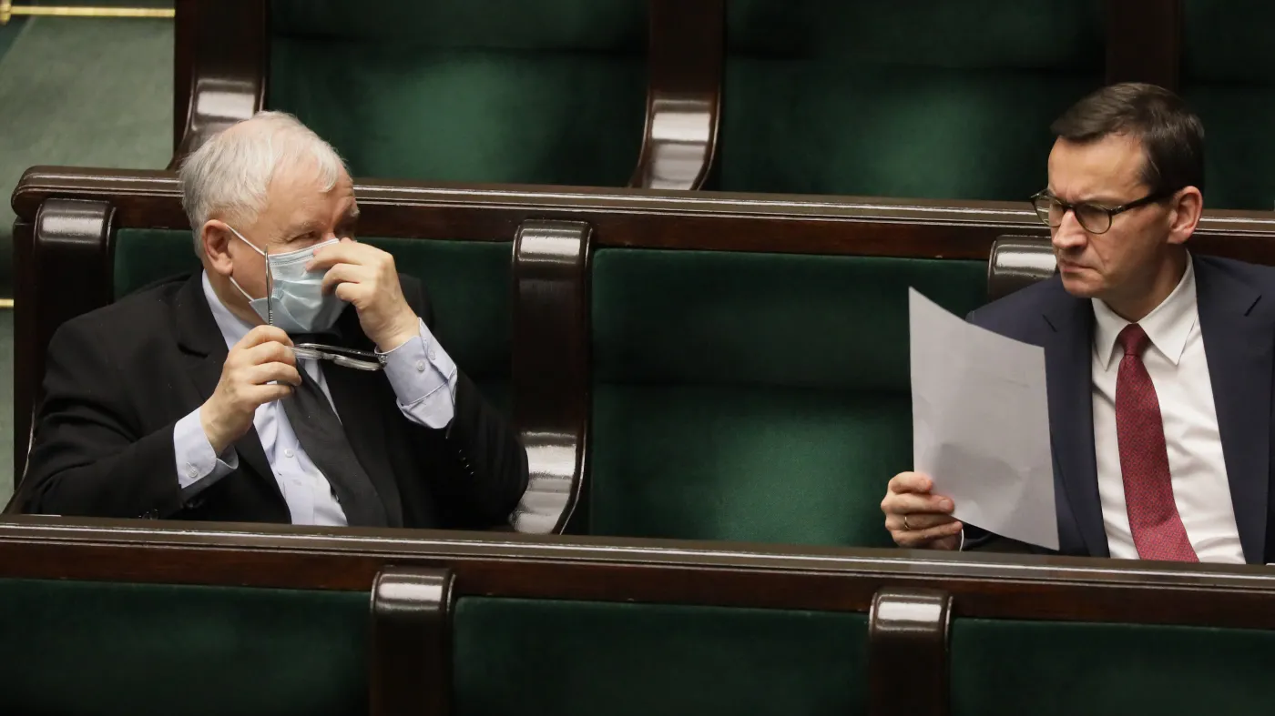 Polska nie radzi sobie z epidemią? Spada poparcie dla rządu [SONDAŻ CBOS]
