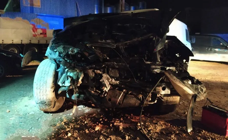 Kia straciła przód, kierowca uciekł. Policja ujawniła szokujące wideo