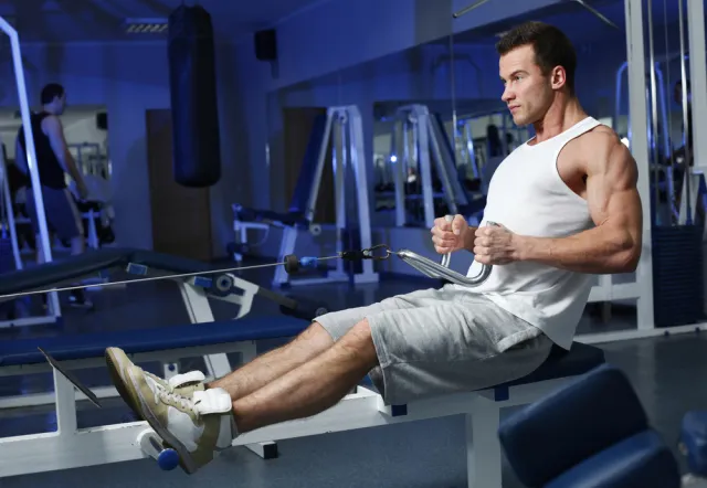 Znaleźli sposób, by obejść obostrzenia. Siłownia zamieniła się w sklep