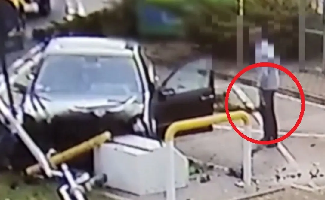 Mercedesem staranował stację paliw. Z auta wysiadł z butelką [WIDEO]