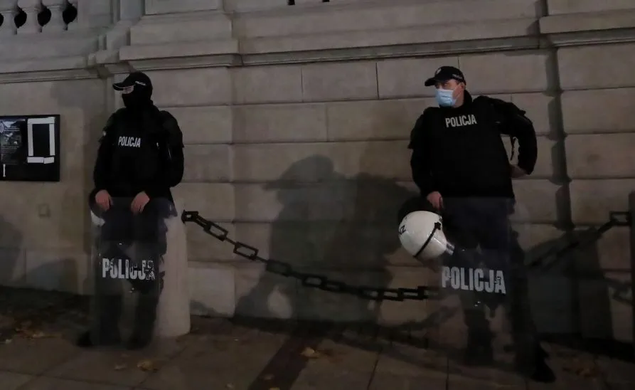 Rapacki: Gdy narasta konflikt polityczny, policja staje się wdzięcznym chłopcem do bicia