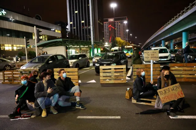 Protesty mogą zatrzymać lockdown. "Nie będziemy OMON-em"