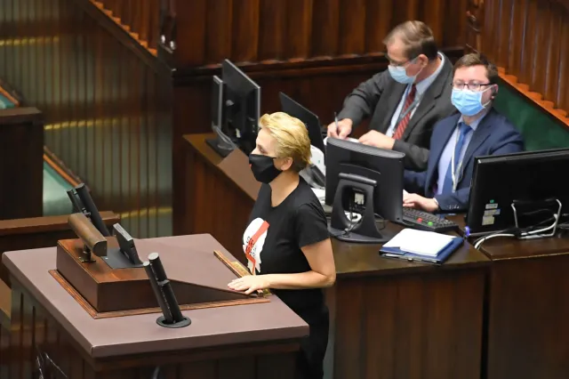 Scheuring-Wielgus do Hołowni: Jak można być takim kłamcą? Pan aborcję uważa za zabójstwo