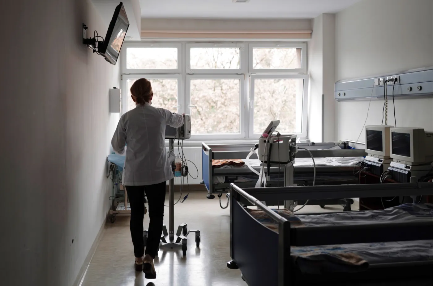 Niedzielski zapewnia: Wojsko nie przejmuje szpitali, ale udziela im wsparcia