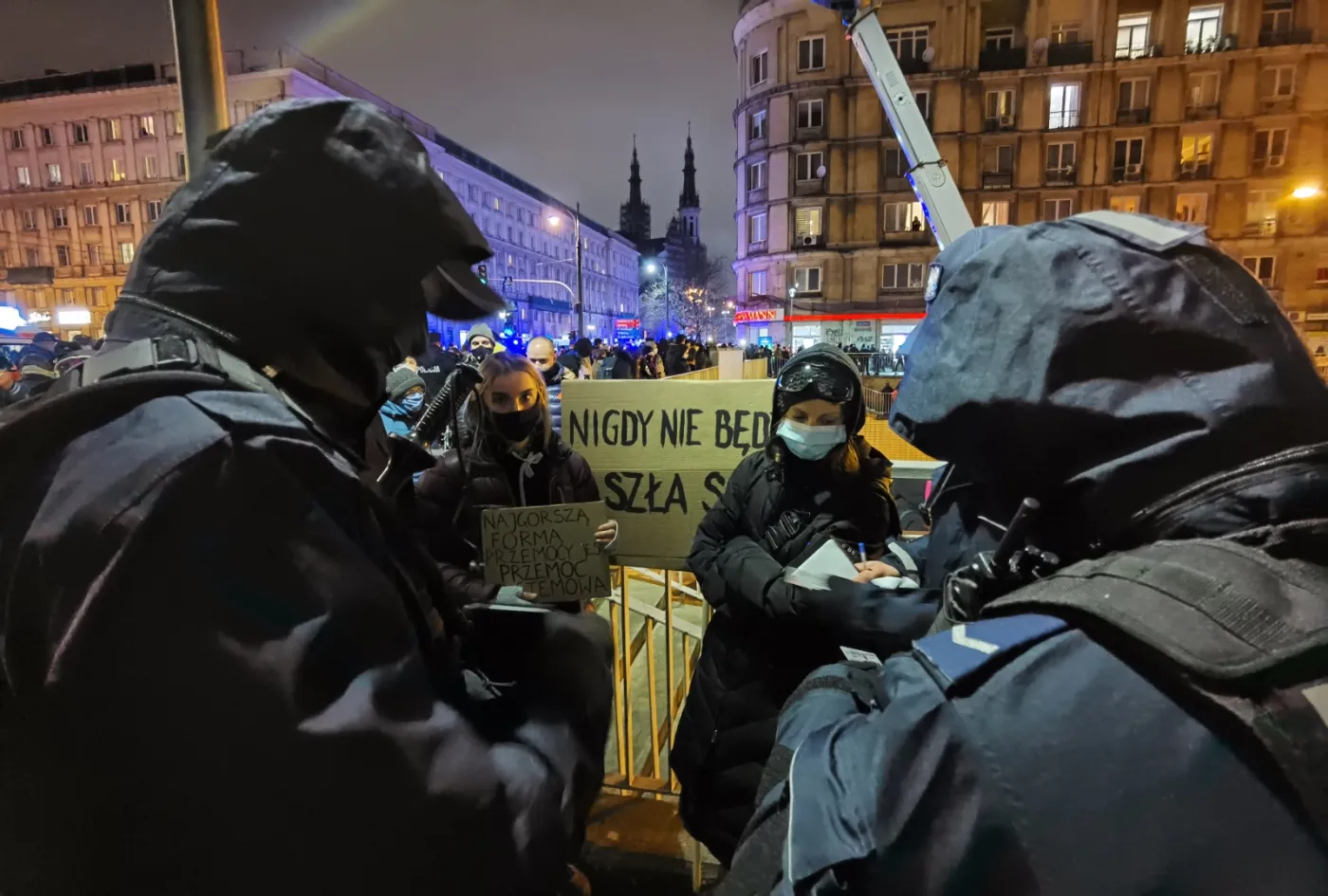 Sygnały świetlne będą ostrzegać manifestujących? Nowy pomysł policji