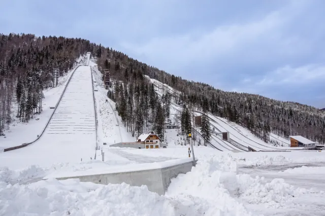 MŚ w lotach. Skoczkowie startują w kwalifikacjach