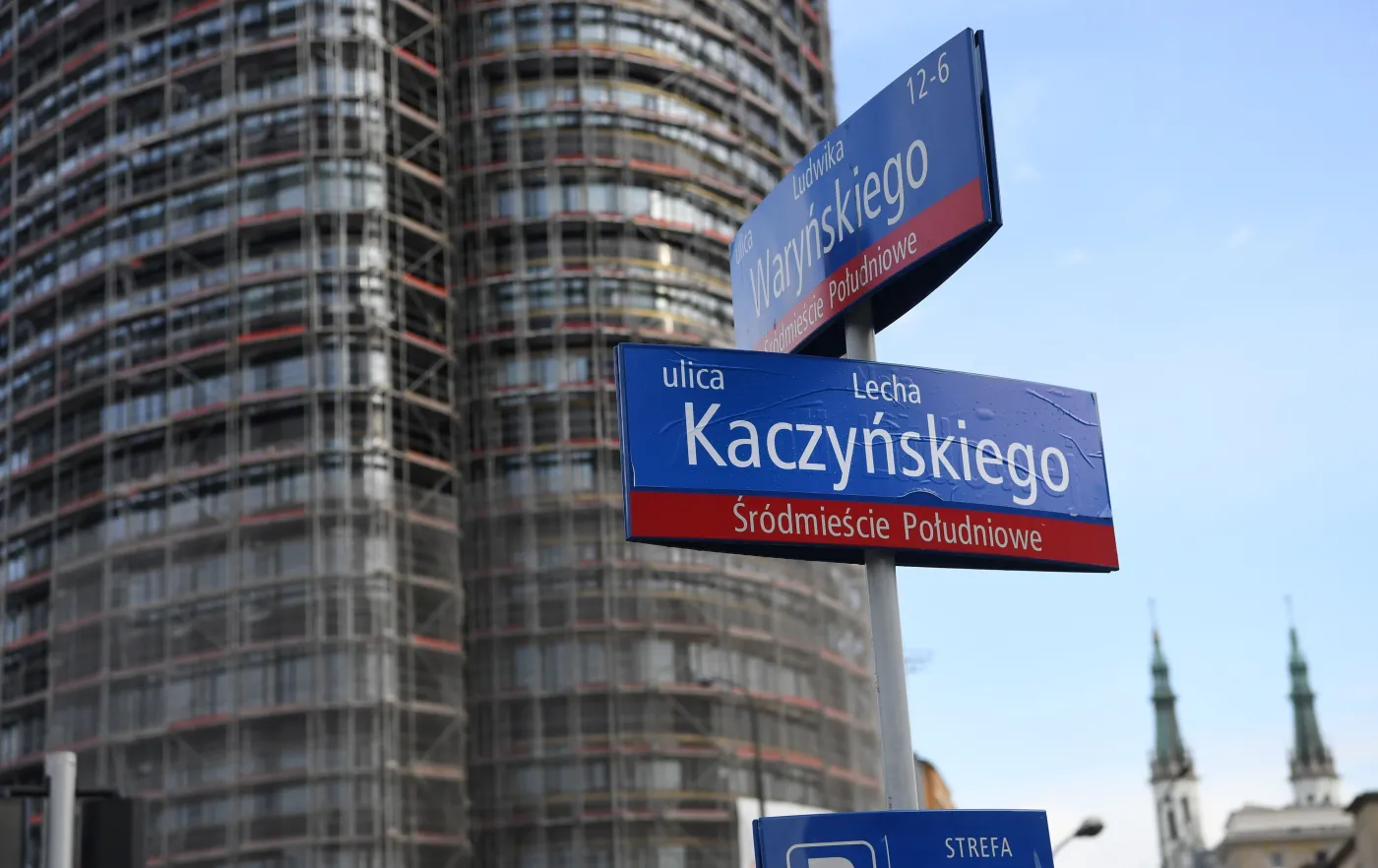 "Nie czas honorować Lecha Kaczyńskiego, gdy jego potomkowie okładają kobiety"