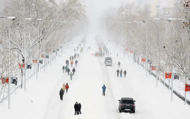 Filomena zasypała Hiszpanię. Rząd wysyła konwoje z pomocą