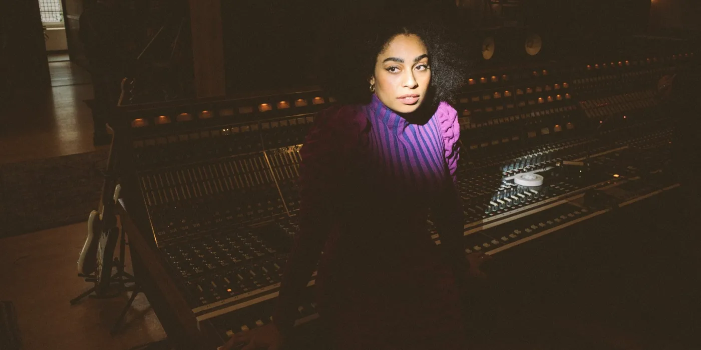 Celeste zaskakuje nowym singlem "Love Is Back"